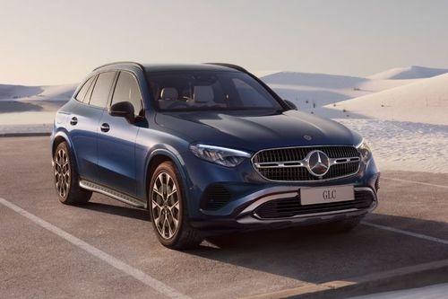 Mercedes-Benz GLC Right Side Front View