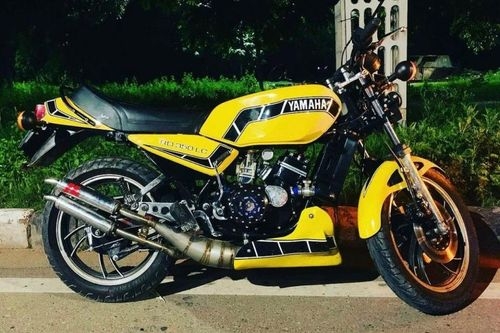 MS Dhoni bike collection gets a newly modified Yamaha RD350 vintage motorcycle MS Dhoni bike collection gets a newly modified Yamaha RD350 vintage motorcycle