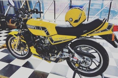 MS Dhoni bike collection gets a newly modified Yamaha RD350 vintage motorcycle