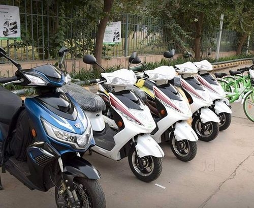 Okinawa overtakes Ola to be the no.1 e-scooter brand in India