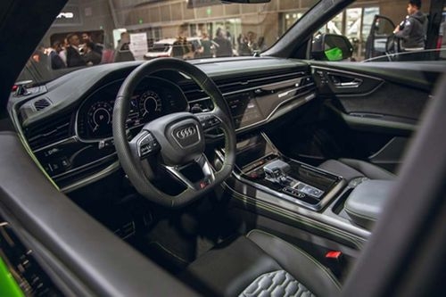 Audi RS Q8 Dashboard (Side View)