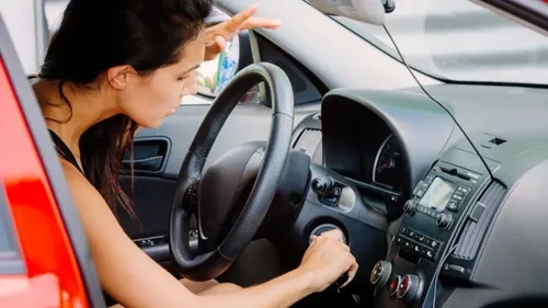 7 Dangerous Things you need to Avoid while Driving an Automatic Car