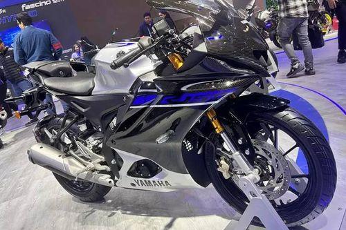 Yamaha R15M Carbon Edition Right Side View