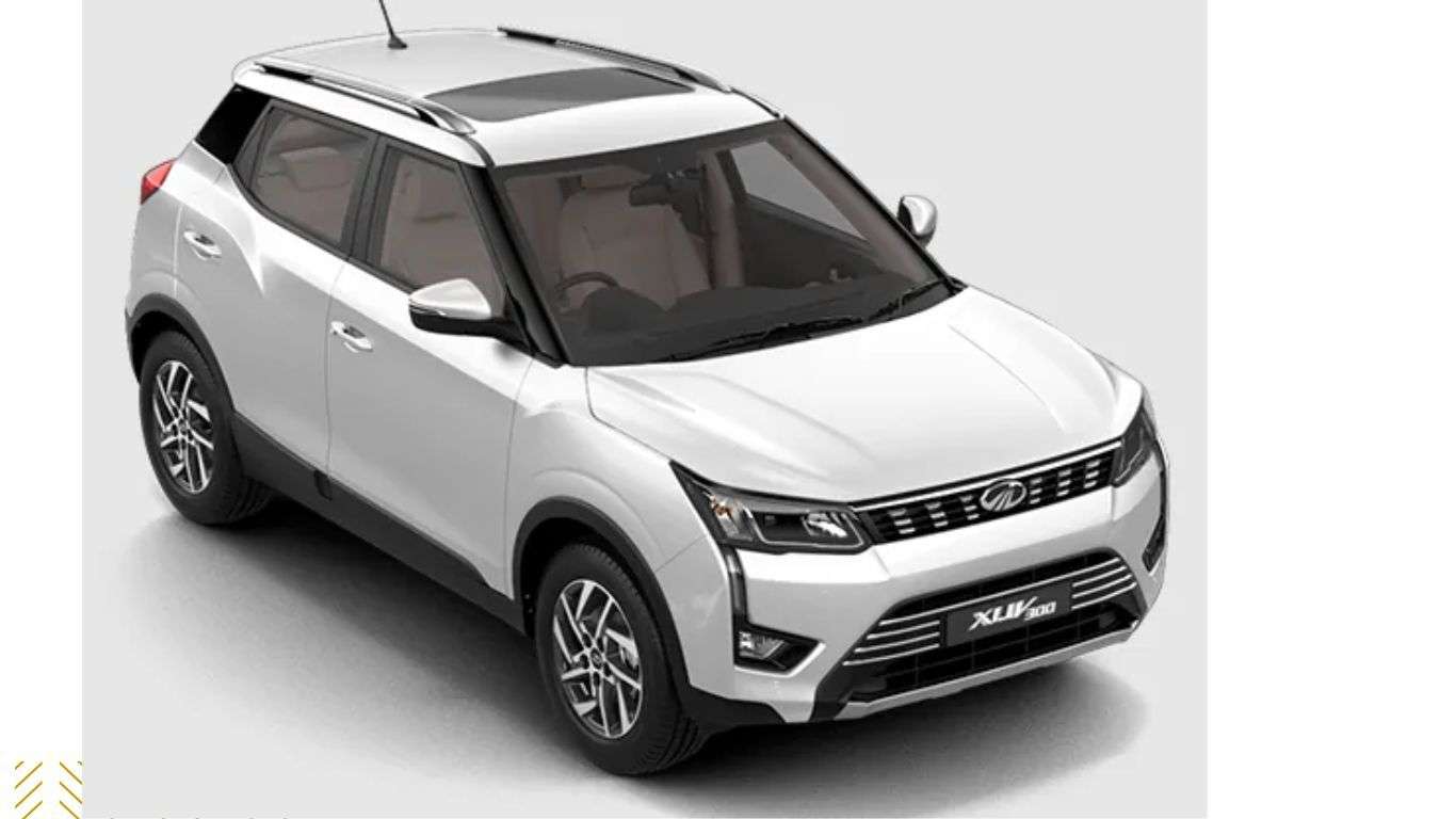 10 sunroof cars in India under 10 lakh - Mahindra XUV300 W6