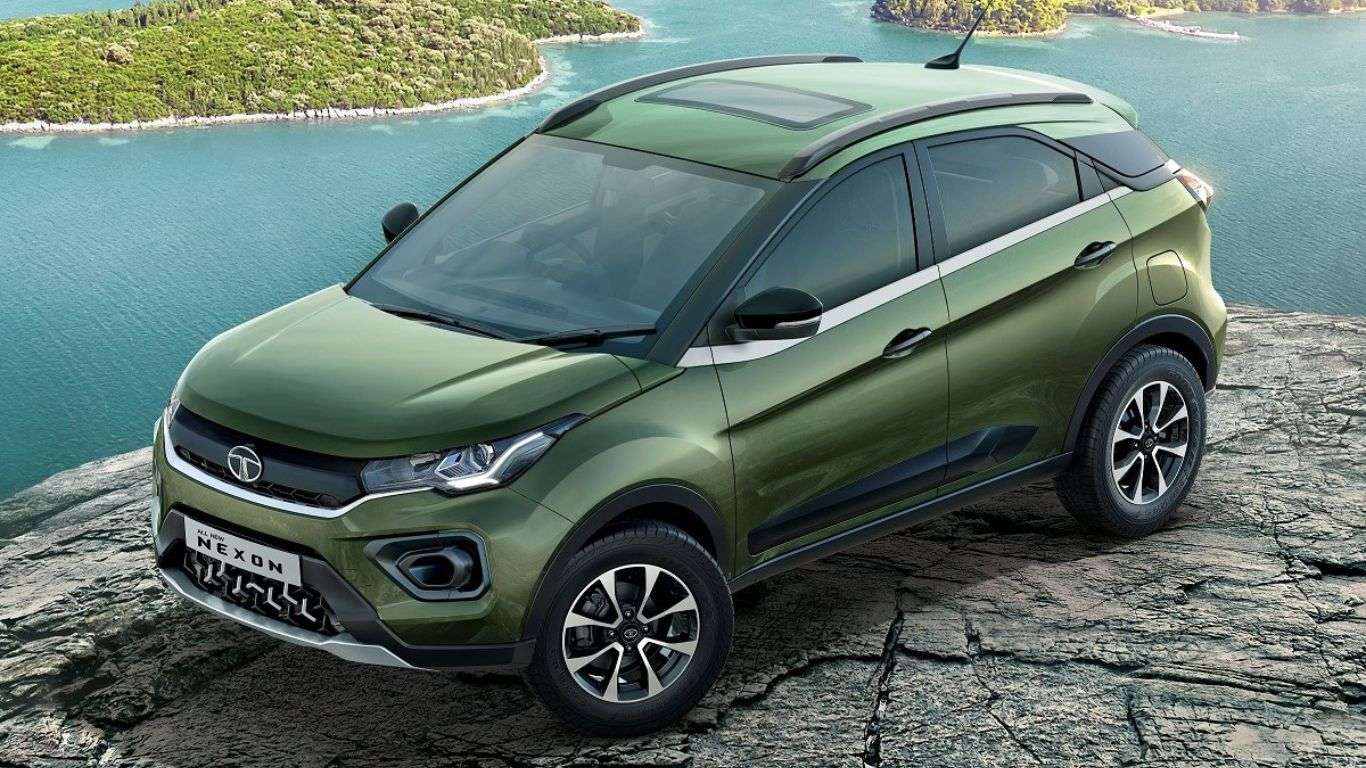 10 sunroof cars in India under 10 lakh - Tata Nexon XM(S)