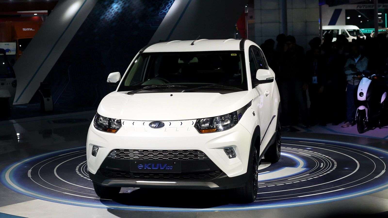 8. Mahindra eKUV100.jpg
