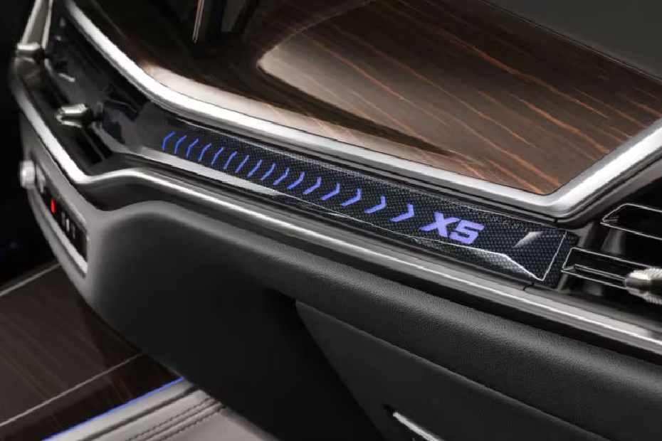 BMW X5 Facelift Interior Image BMW X5 Facelift Interior Image
