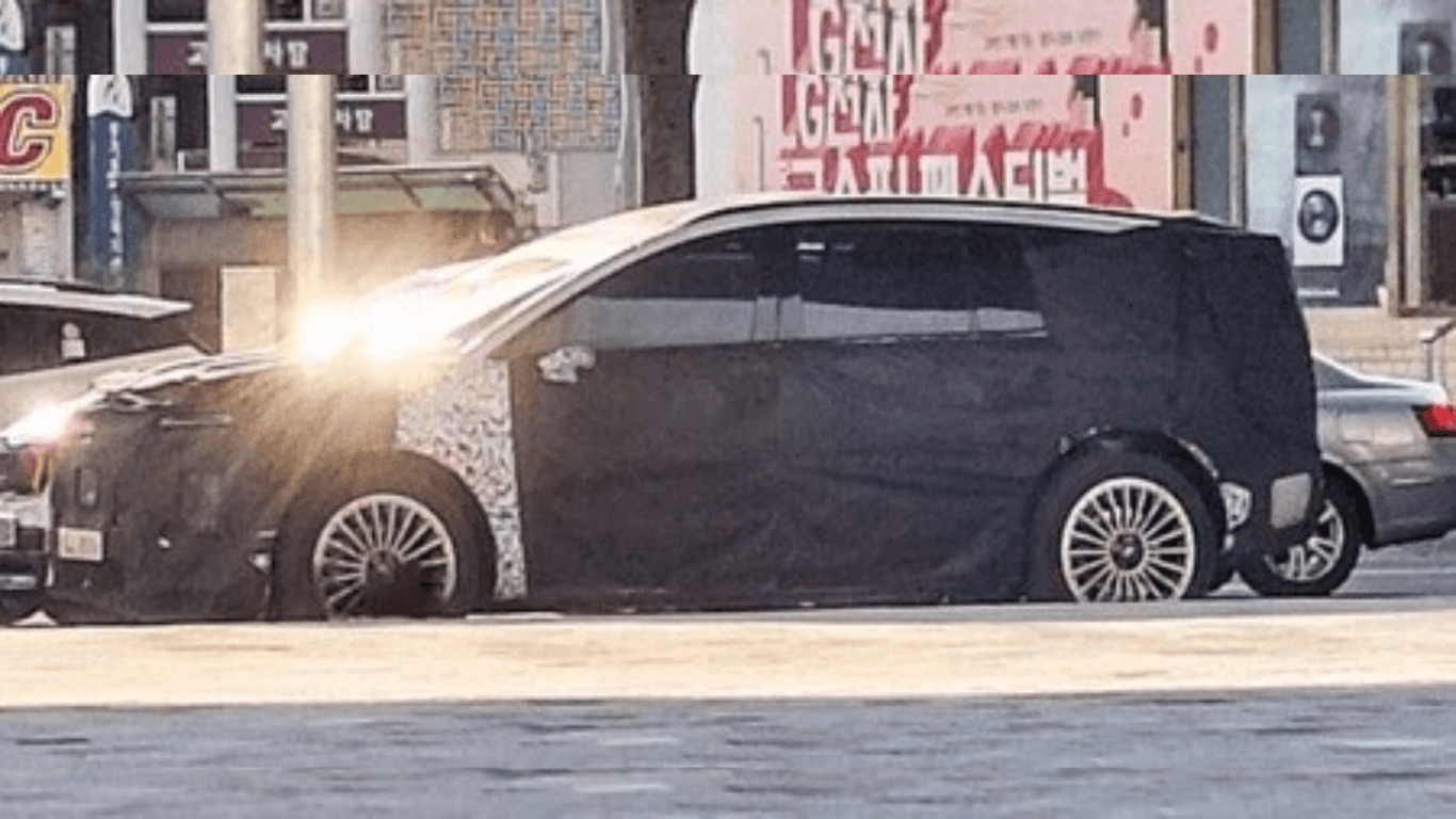 Hyundai Ioniq 7 EV Spied: Futuristic Design, Connected LED Tail Lights, & India Launch 2025?