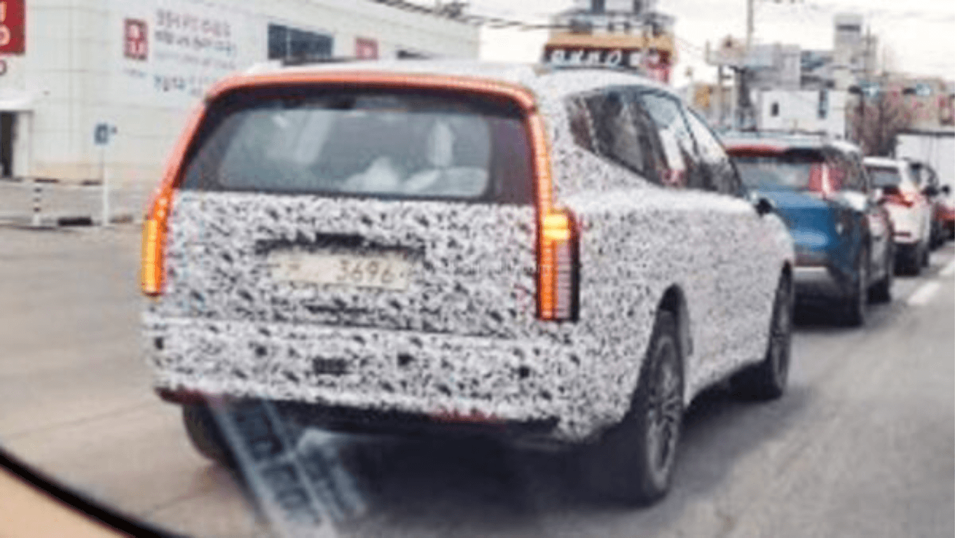 Hyundai Ioniq 7 EV Spied – Massive LED Connected Tail Light