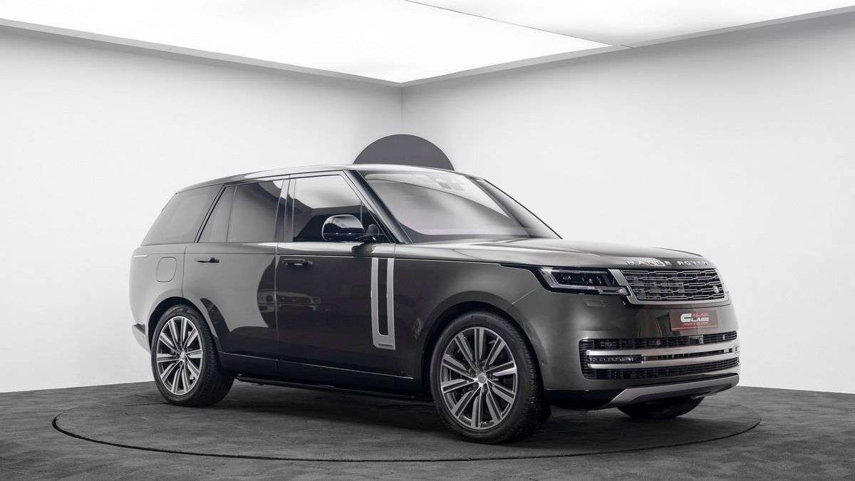 Kim Kirdashian Range Rover Autobiography