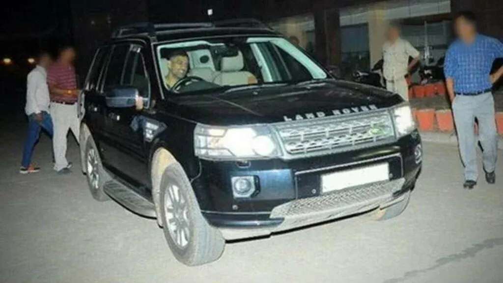 MS Dhoni Land Rover Freelander 2