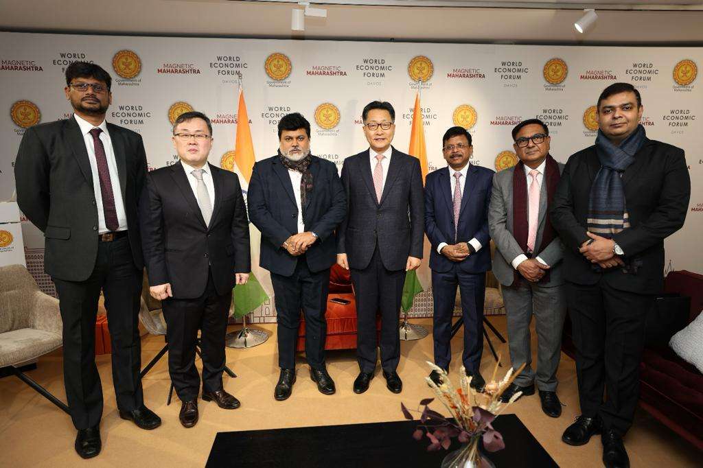 Maharashtra Government and Hyundai MD, CEO