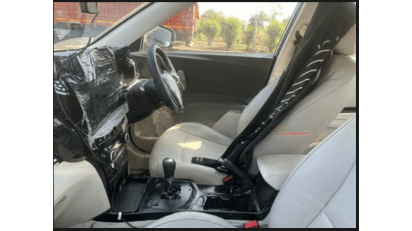 Mahindra XUV300 Manual Hand Brakes
