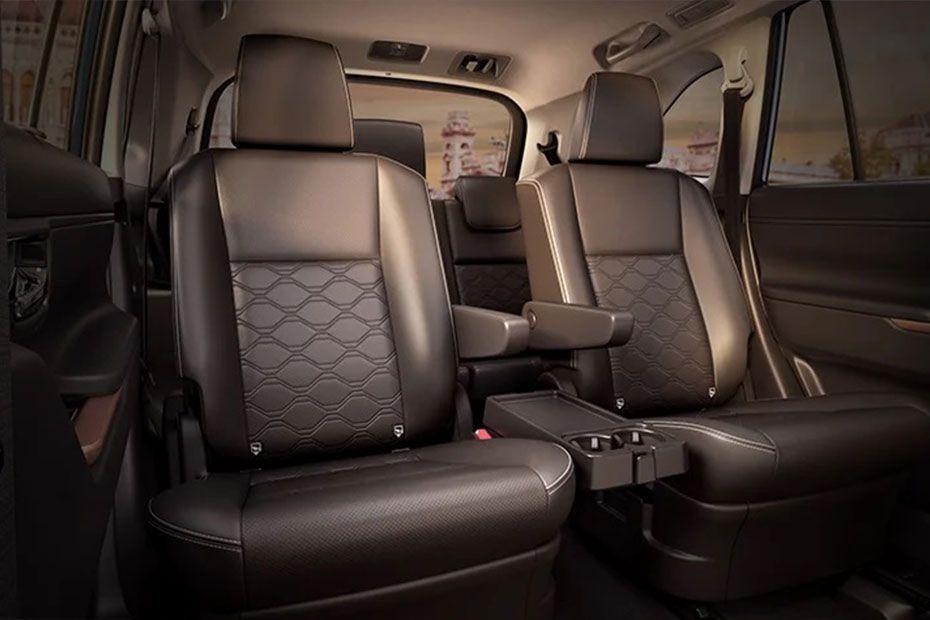 Maruti Invicto 2nd row seats Maruti Invicto 2nd row seats