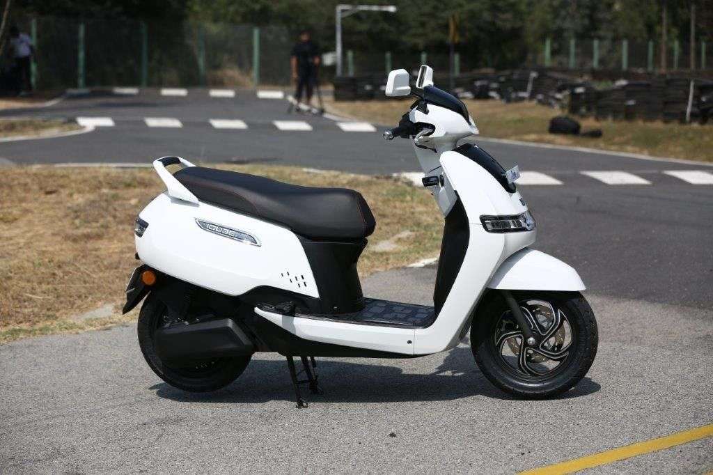 टीवीएस आईक्यूब इलेक्ट्रिक स्कूटर।