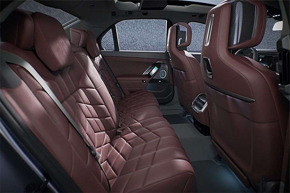 BMW Reveals Facelifted 7 Series with Interior and Technology Upgrades