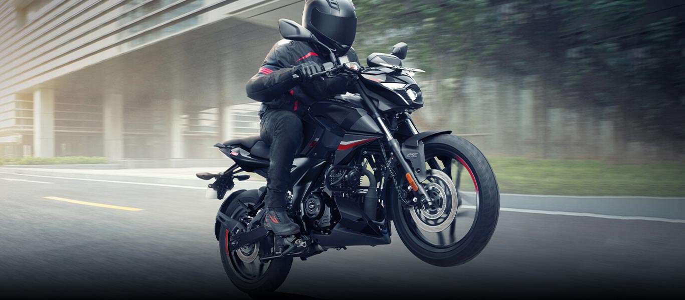bajaj-n160-performance-wheelie-carbike360.jpeg