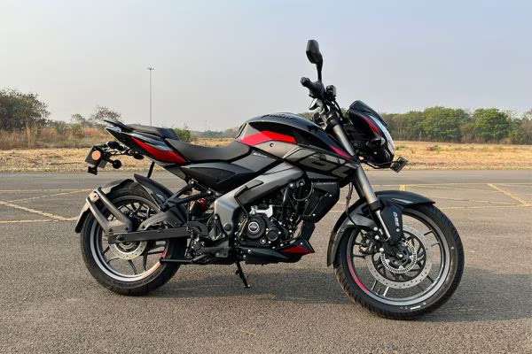 bajaj-pulsar-ns200-and-ns160-get-a-new-red-colour.avif