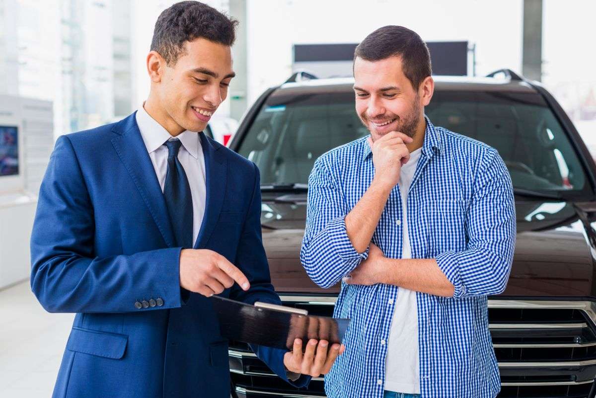 car-dealer-talking-client price negotiation