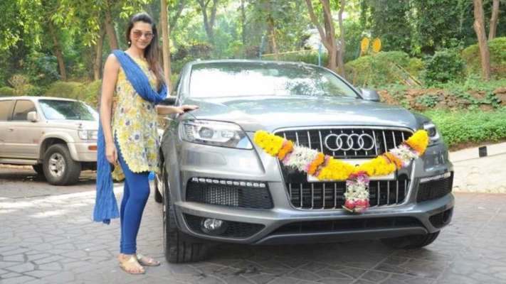 deepika padukone Audi Q7