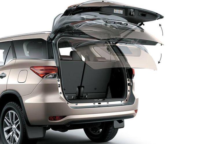 Toyota Fortuner Boot Space (Open) Toyota Fortuner Boot Space (Open)