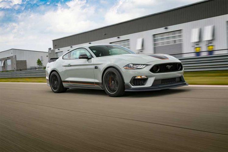 Ford Mustang 2022 Right Side Front View Ford Mustang 2022 Right Side Front View