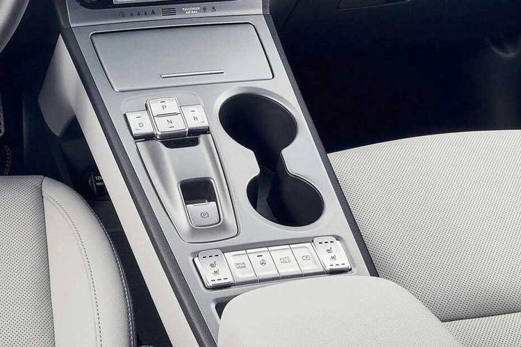 Hyundai Kona Electric 2024 Cup Holders (Front) Hyundai Kona Electric 2024 Cup Holders (Front)