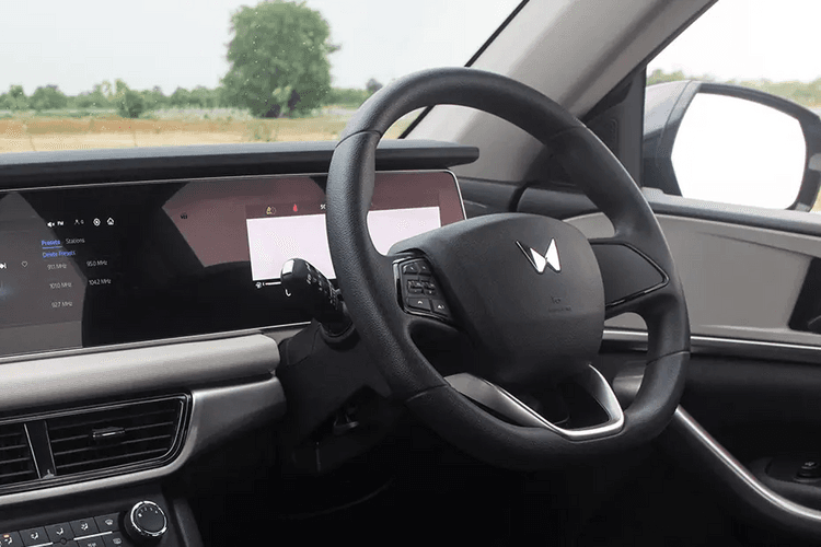 Mahindra XUV700 Steering Wheel Mahindra XUV700 Steering Wheel
