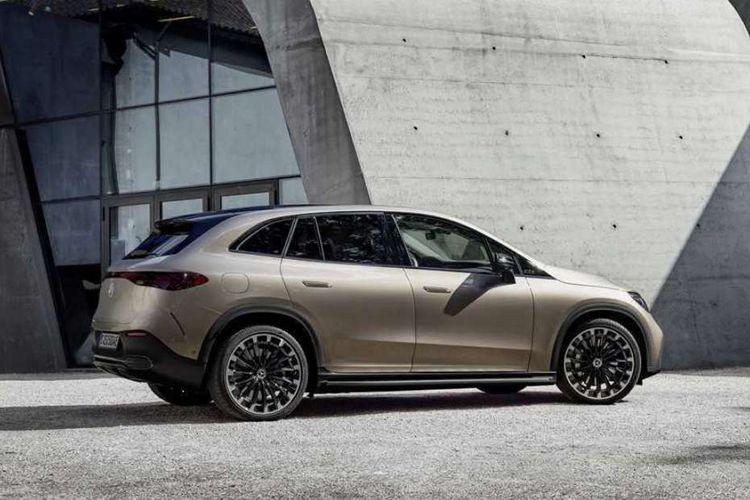 Mercedes-Benz EQE Right Side View Mercedes-Benz EQE Right Side View