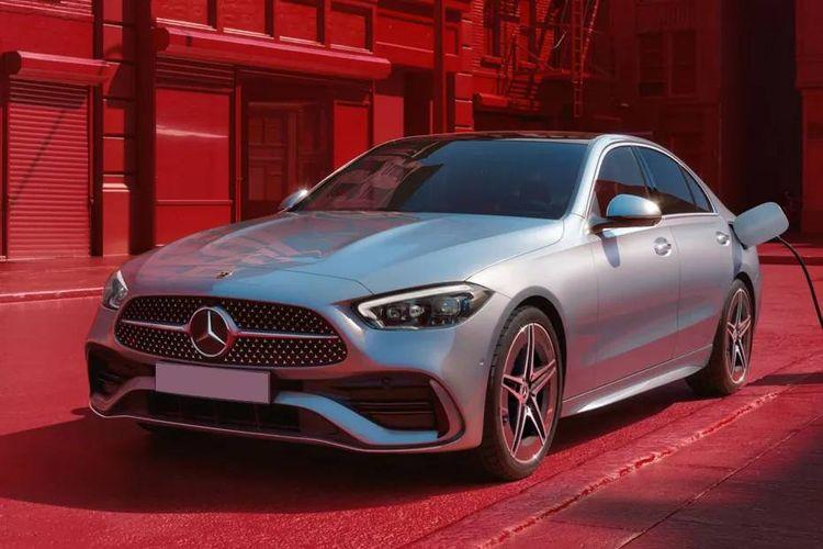 Mercedes-Benz C-Class Left Front Three Quarter Mercedes-Benz C-Class Left Front Three Quarter