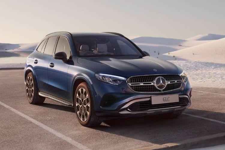 Mercedes-Benz GLC Right Front Three Quarter Mercedes-Benz GLC Right Front Three Quarter
