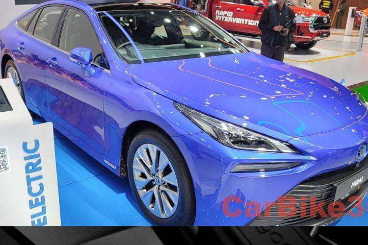 Toyota Mirai Front Right Three Quarter Toyota Mirai Front Right Three Quarter