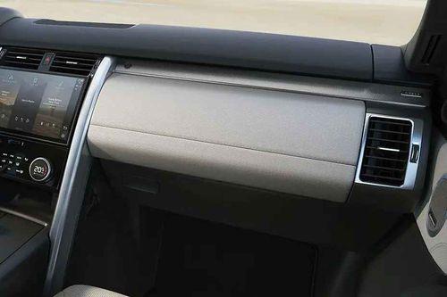 Land-Rover Discovery Glove Box (Closed)