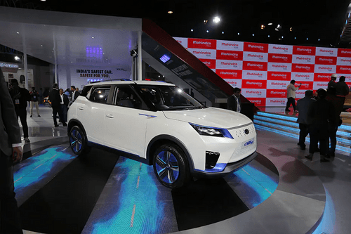 Mahindra XUV300 Electric Right Side View