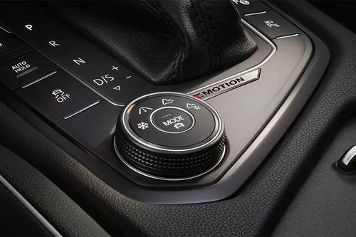 Advanced 4MOTION technology keeps the Tiguan gripped firmly to the road.