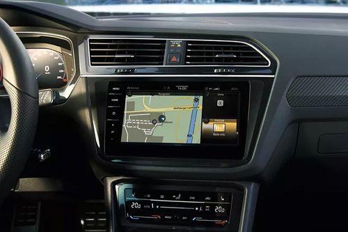 The Tiguan gives you precision control over your air conditioning with a sleek new touch panel.