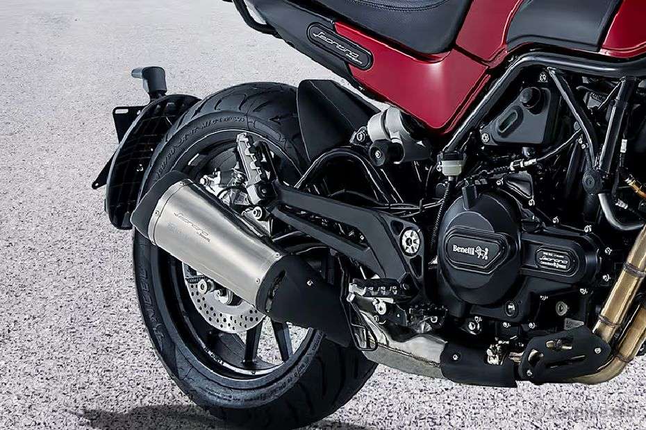 Benelli Leoncino 500 Rear Tyre View Benelli Leoncino 500 Rear Tyre View