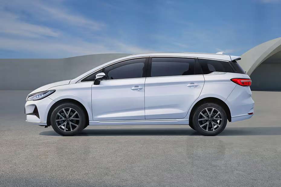 BYD eMax 7 Left Side View BYD eMax 7 Left Side View