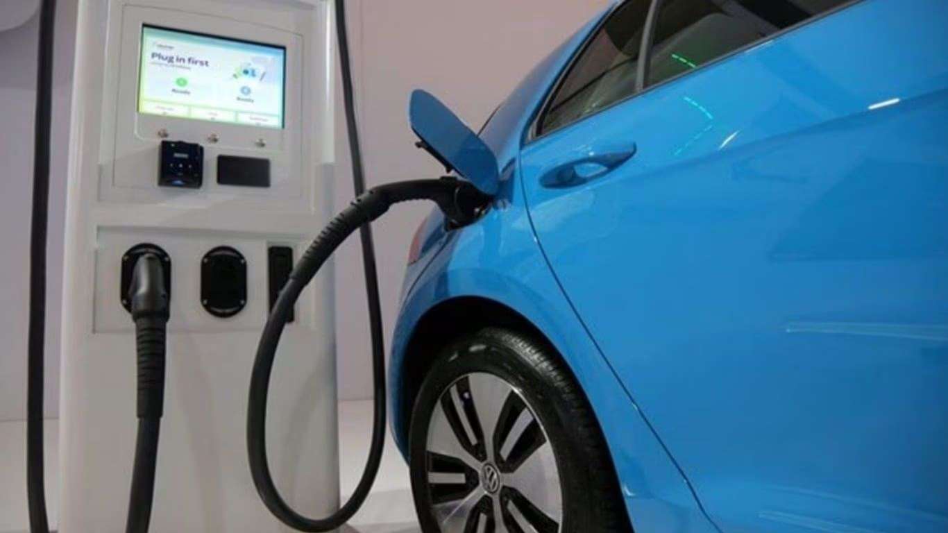 Govt Allocates Rs 503.86 Cr for 4,874 EV Chargers in India