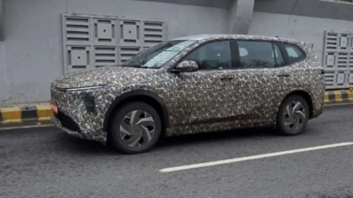 VinFast Limo Green Spied