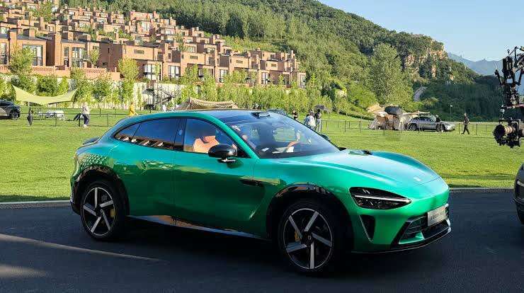 Xiaomi YU7 EV SUV Garners Over 2.89 Lakh Orders Within an Hour of Launch Audio