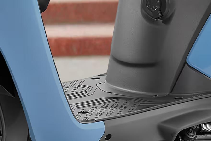 Honda QC1 Foot Space View Honda QC1 Foot Space View