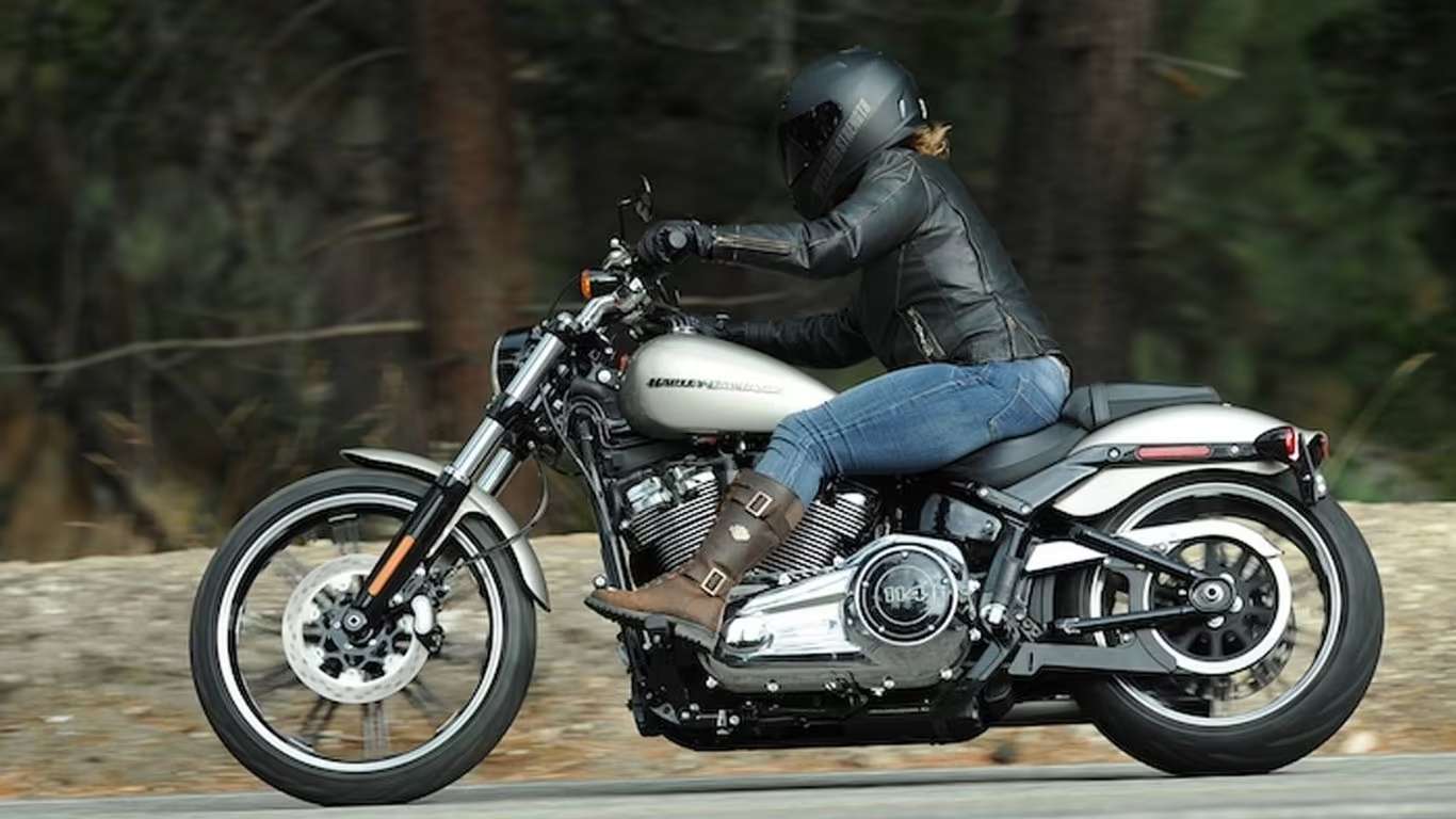 Harley-Davidson Breakout Riding