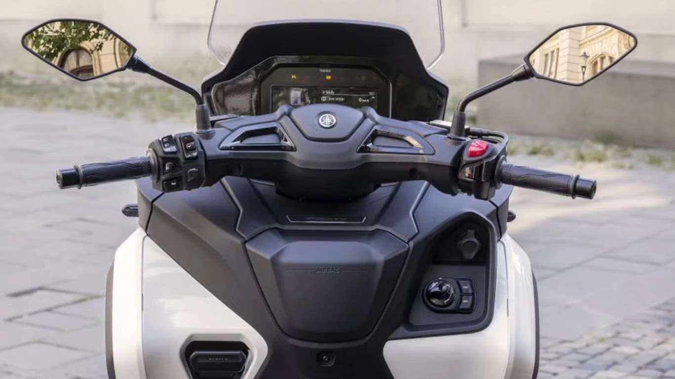 Yamaha Tricity 300 scooter airbag feature