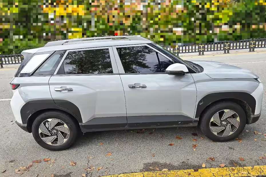 Hyundai Venue EV Right Side View Hyundai Venue EV Right Side View