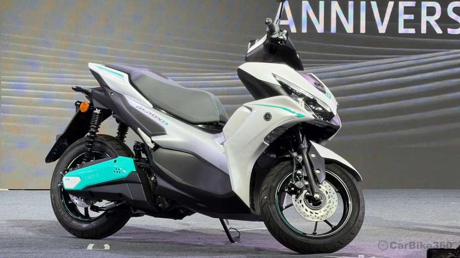Yamaha Aerox-E Right Front Three Quarter