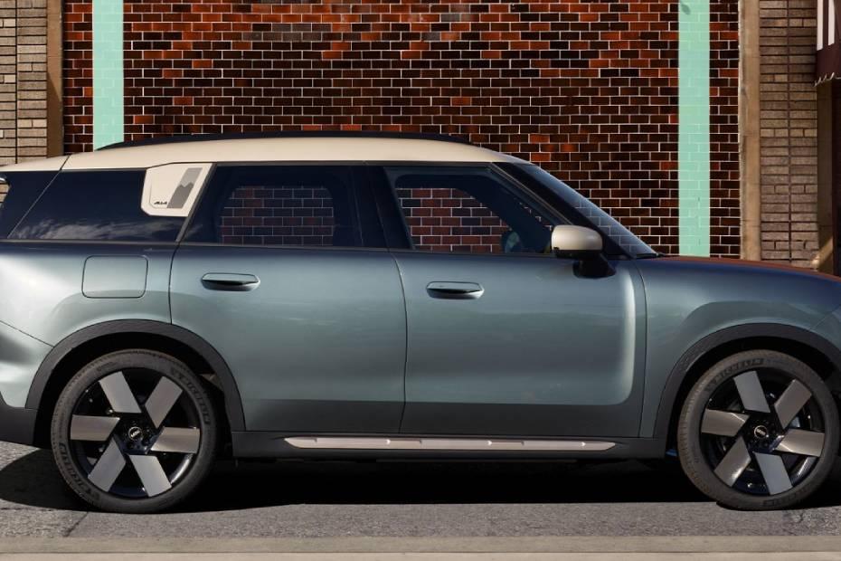 Mini Countryman Electric Right Side View Mini Countryman Electric Right Side View