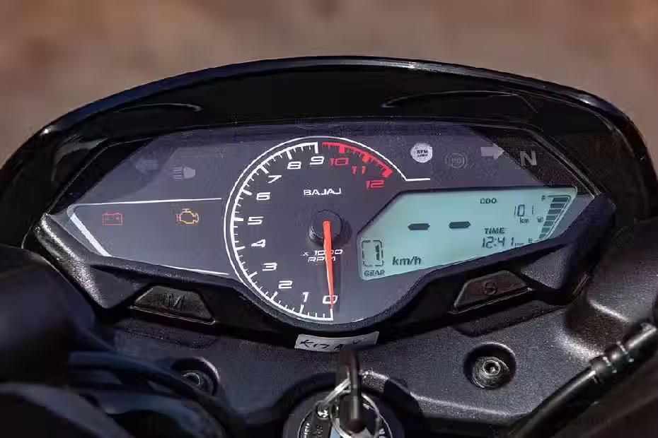 Semi-digital console with speed, RPM, fuel and trip info Semi-digital console with speed, RPM, fuel and trip info