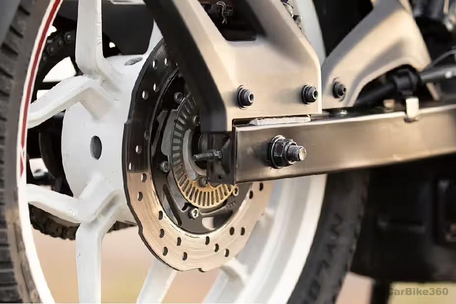 230 mm rear disc ensures confident stopping power 230 mm rear disc ensures confident stopping power