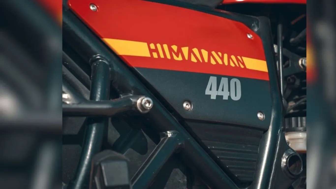 Custom Royal Enfield Himalyan 440 graphics